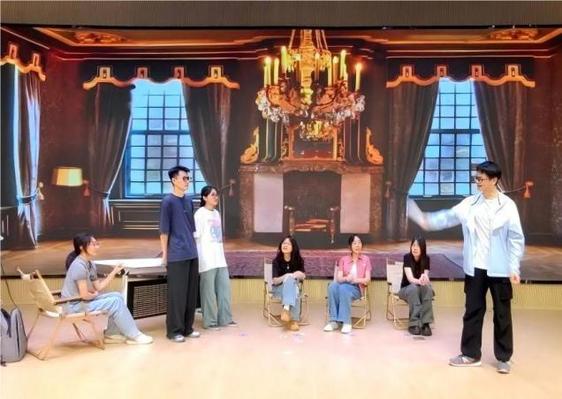 未成年3人監禁海报