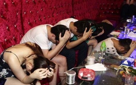 在线影院_影视大全 线影我像往常一样蜷在沙发上海报