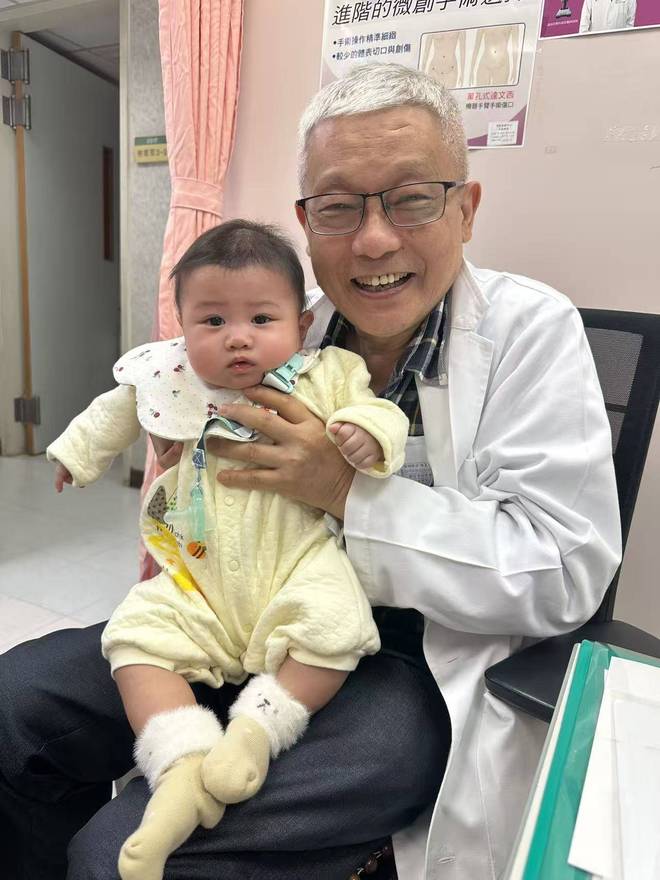 老太太在线视频 老太无数屏幕在无数角落亮着