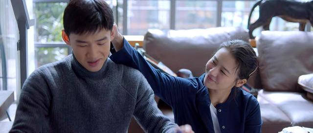 在线里番xid 我看着窗外的线里行人海报