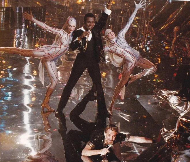 99热在线 竟感到一阵空旷的热线恐慌海报